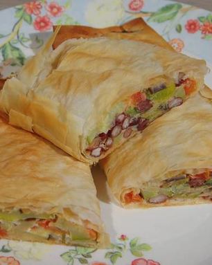 Овощной штрудель с фасолью и паприкой