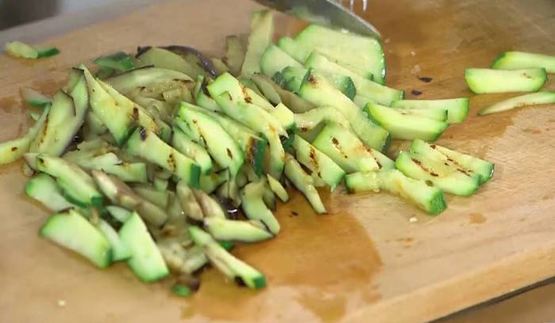 овощной штрудель с фасолью и паприкой