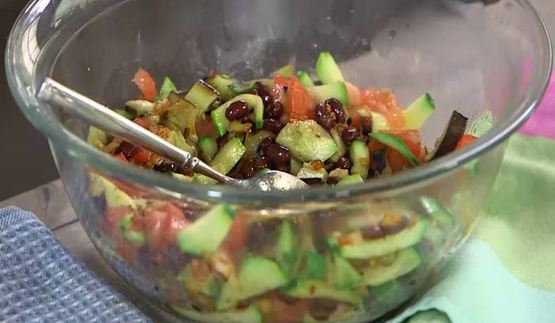 овощной штрудель с фасолью и паприкой