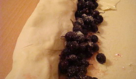 штрудель бананово-смородиновый