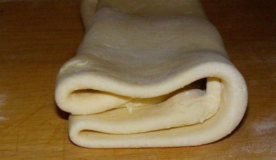 штрудель из творожного теста с лососем