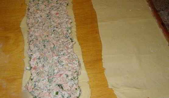 штрудель из творожного теста с лососем