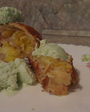 Штрудель с бананом и мандаринами