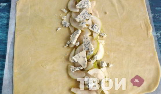 штрудель с грушей и сыром дор блю