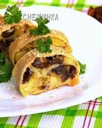 Штрудель с картофелем и грибами в сливочно-сырном соусе