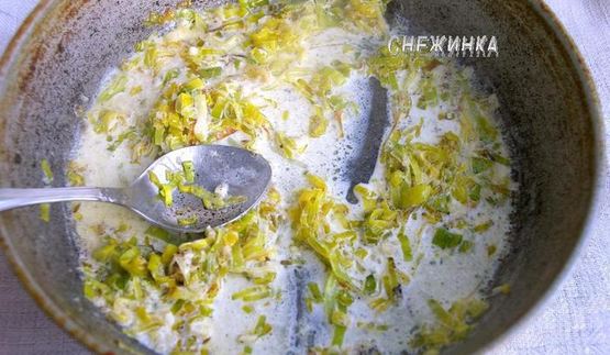 штрудель с картофелем и грибами в сливочно-сырном соусе