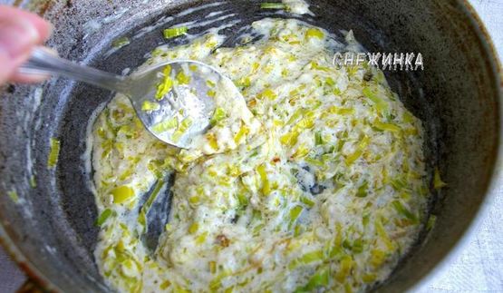 штрудель с картофелем и грибами в сливочно-сырном соусе