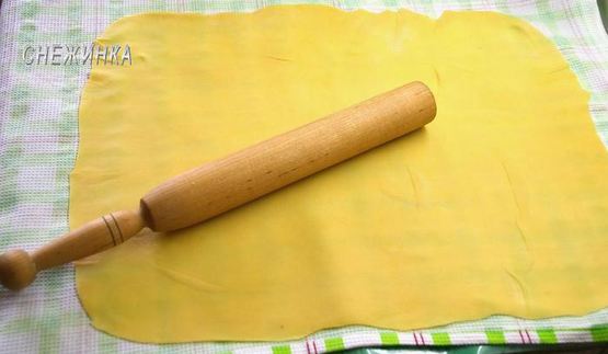 штрудель с картофелем и грибами в сливочно-сырном соусе