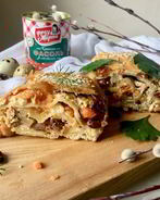 Штрудель с лососем, фасолью и рикоттой