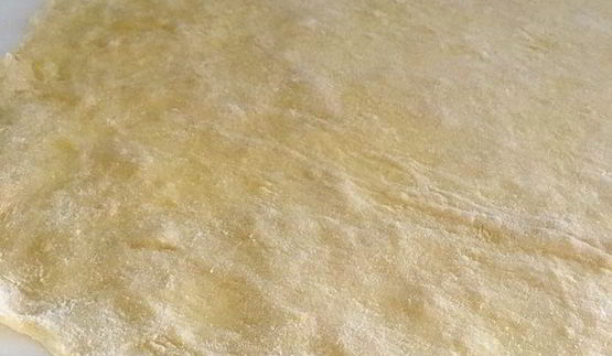 штрудель с лососем, фасолью и рикоттой