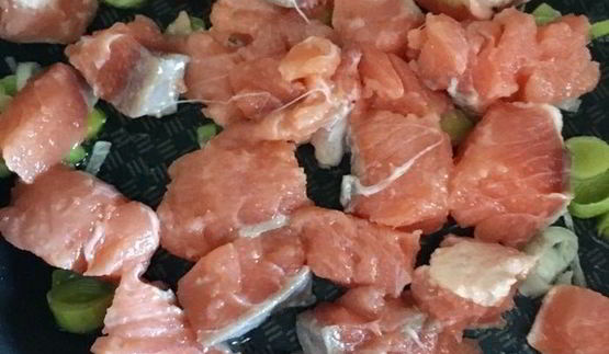 штрудель с лососем, фасолью и рикоттой