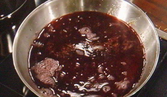 штрудель с начинкой из козьего сыра с виноградом в портвейне