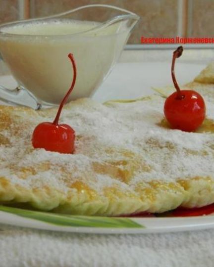 Рецепт штруделя с вишней и ванильным соусом