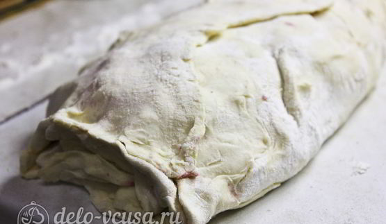 штрудель с вишней из слоеного теста