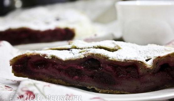 штрудель с вишней из слоеного теста