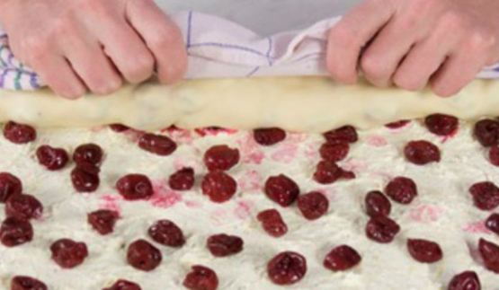 штрудель с вишнями и фундуком