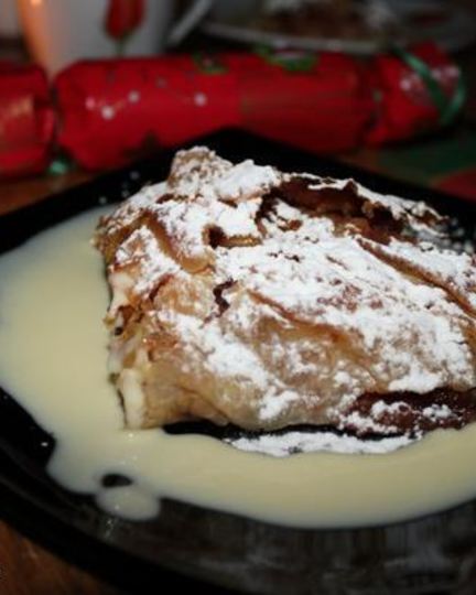 Рецепт штруделя с яблоком и корицей под кремом англес
