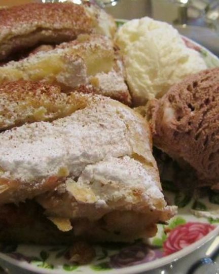 Рецепт штруделя яблочного с изюмом и малиной