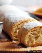 Яблочный штрудель из слоеного теста