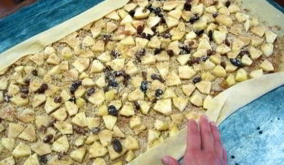 яблочный штрудель с грецкими орехами