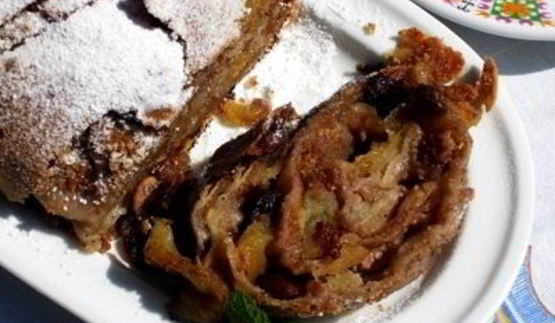 яблочный штрудель с грецкими орехами