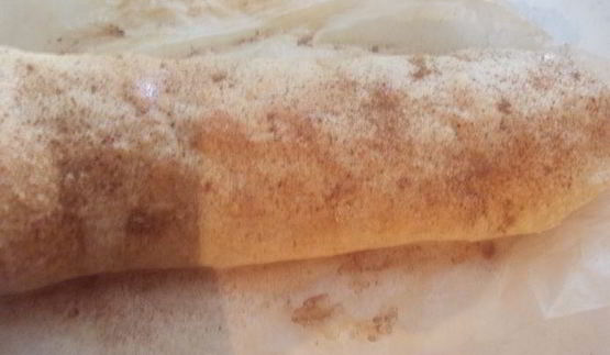 яблочный штрудель с изюмом и карамельной крошкой