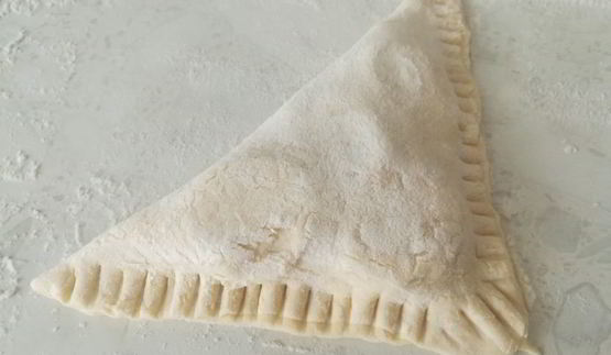 слоеные конвертики с бананово-шоколадной начинкой