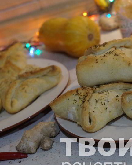 Рецепт слоек с колбасками и сулугуни