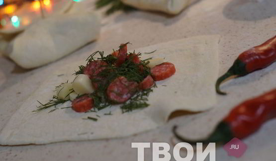 слойки с колбасками и сулугуни