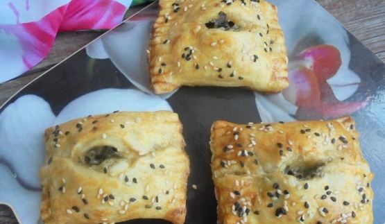 слойки с сыром и морской капустой