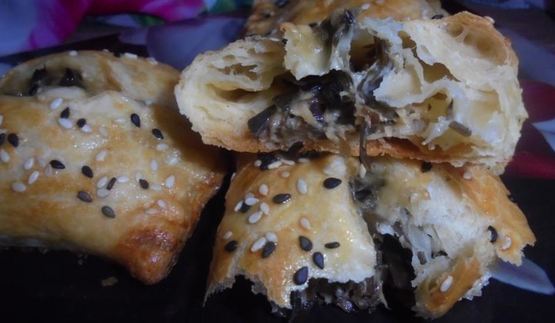 слойки с сыром и морской капустой