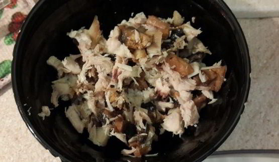 слойки с сыром, курицей, грибами и соусом бешамель