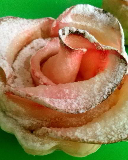 Рецепт слоек с яблоками из слоеного бездрожжевого теста