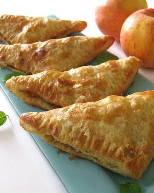 Слойки с яблоками