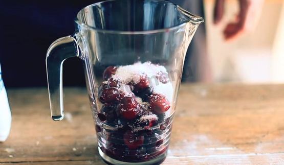 слойки со свежесваренным вареньем из слоеного теста