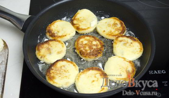 сырники из творога с изюмом