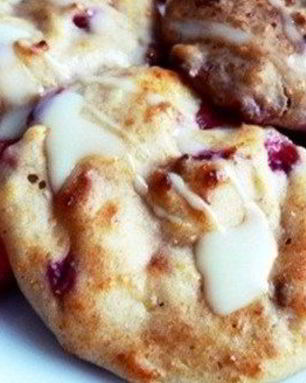 Сырники на сгущенке с клубникой и лавандой