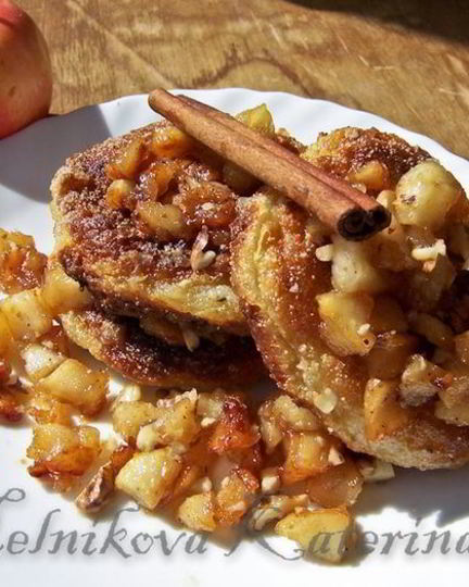 Рецепт сырников под яблочным чатни с орехами