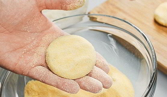 сырники с кукурузной мукой и вареньем