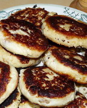 Сырники с курагой и изюмом