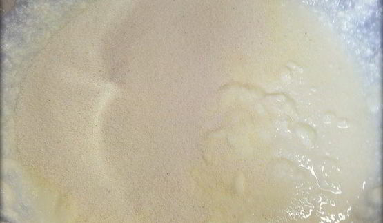 сырники с начинкой из карамелизированой груши со сливочно-ореховым соусом