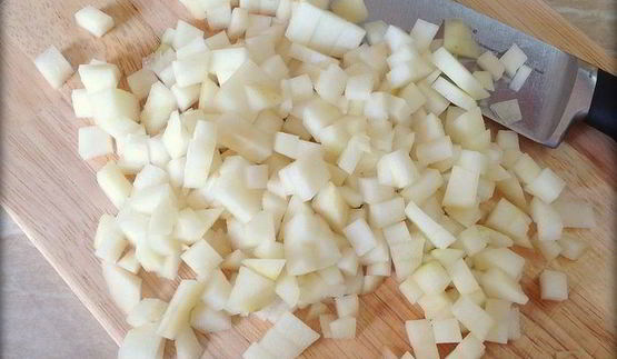 сырники с начинкой из карамелизированой груши со сливочно-ореховым соусом