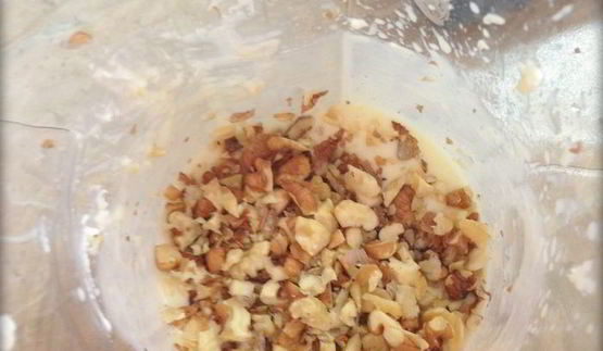 сырники с начинкой из карамелизированой груши со сливочно-ореховым соусом