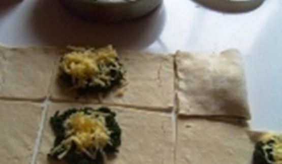 сырно шпинатные слойки