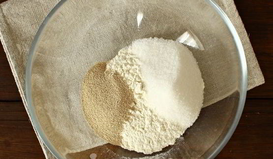 быстрое дрожжевое тесто на воде на пирожки