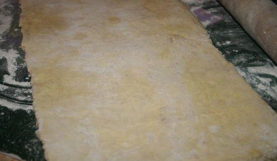 хрустящие корзинки с курицей из домашнего слоеного теста