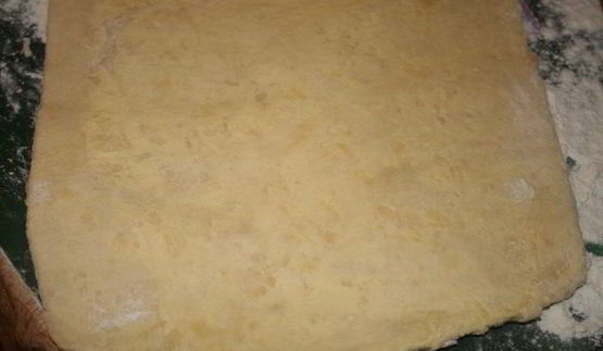 хрустящие корзинки с курицей из домашнего слоеного теста