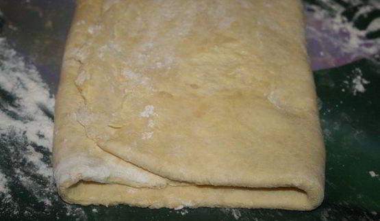 хрустящие корзинки с курицей из домашнего слоеного теста