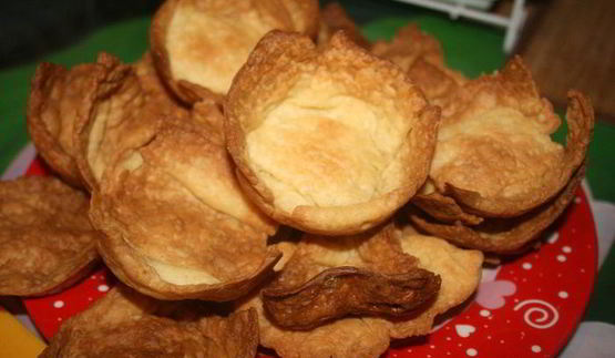 хрустящие корзинки с курицей из домашнего слоеного теста