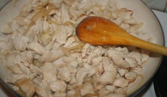 хрустящие корзинки с курицей из домашнего слоеного теста